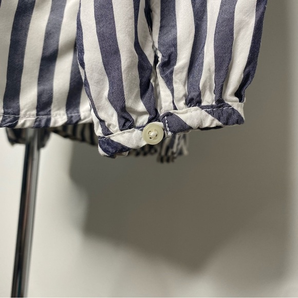 Old Navy Grey and White Quarter Button Down Notch Collar Blouse - Picture 4 of 6